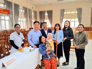 HÃY ĐƯA TRẺ ĐẾN CÁC TRẠM Y TẾ XÃ, THỊ TRẤN VÀO NGÀY 01//6/2025 ĐỂ ĐƯỢC UỐNG VITAMIN A