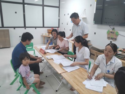 Trạm Y tế phường Chương Mỹ triển khai khám sức khỏe định kỳ miễn phí cho trẻ em trong các cơ sở giáo dục mầm non năm 2026 trên địa bàn phường
