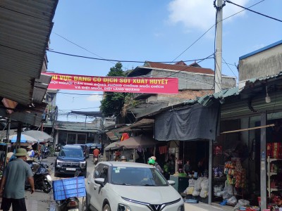 TRẠM Y TẾ PHƯỜNG CHƯƠNG MỸ RA QUÂN TỔNG VỆ SINH MÔI TRƯỜNG, CHỦ ĐỘNG KHỐNG CHẾ Ổ DỊCH SỐT XUẤT HUYẾT TẠI THỤY HƯƠNG
