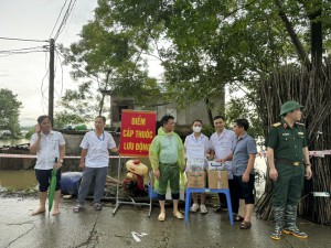 Trung tâm Y tế huyện Chương Mỹ chỉ đạo tích cực các hoạt động  phòng, chống dịch bệnh và vệ sinh môi trường mùa mưa lũ và sau khi nước rút.