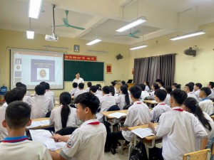 Trạm Y tế phường Chương Mỹ truyền thông HIV/AIDS cho học sinh trên địa bàn phường.