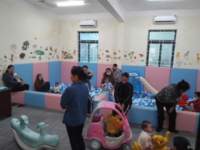 Trạm Y tế phường và các Điểm Y tế đồng loạt tổ chức tiêm phòng cho trẻ trên địa bàn phường.