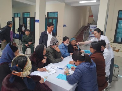 Trạm y tế phường Chương Mỹ tiếp tục lập hồ sơ quản lý sức khỏe cho người cao tuổi trên địa bàn phường năm 2025