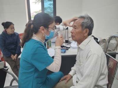 Trạm Y tế phường Chương Mỹ kết thức đợt khám, lập hồ sơ quản lý sức khỏe cho người cao tuổi phường Chương Mỹ năm 2025.