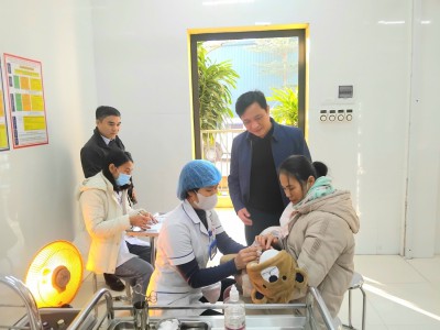 Trạm Y tế phường Chương Mỹ tổ chức  tiêm và uống các vắc xin trong Chương trình Tiêm chủng mở rộng